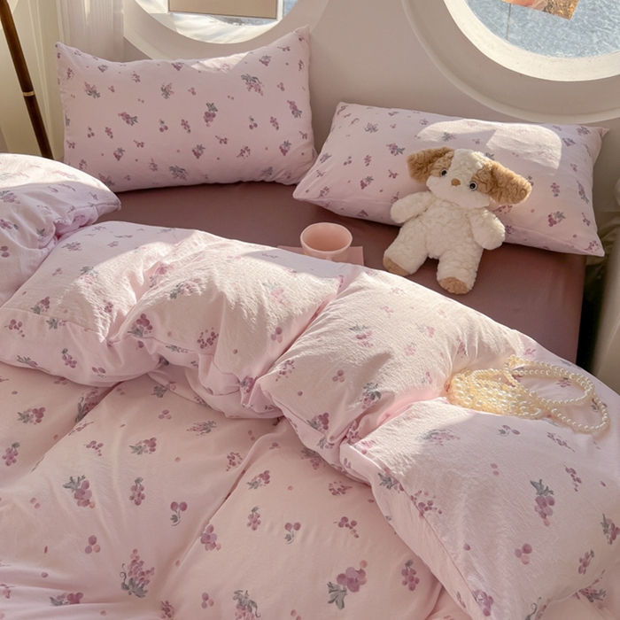 91家纺网 家纺一手货源 找家纺 韩巢家纺 2025新款奶呼呼云感双层纱印花四件套 葡萄七分甜