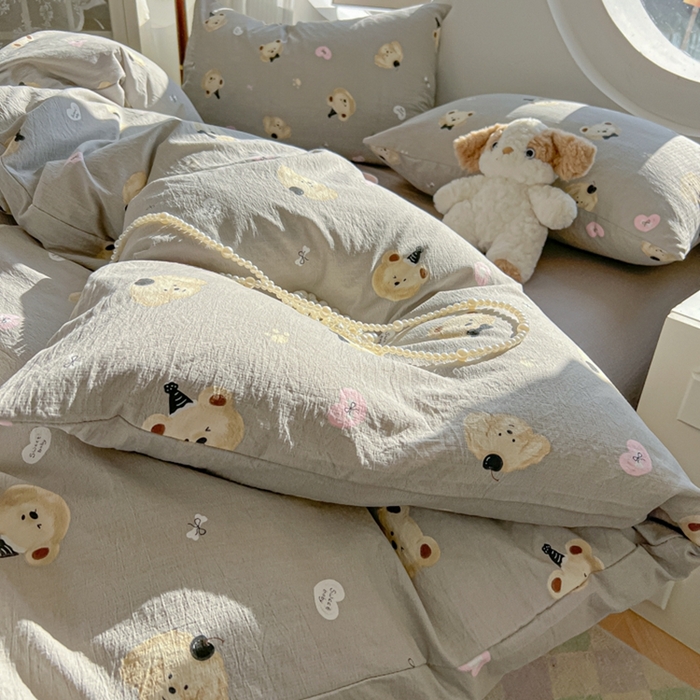 91家纺网 家纺一手货源 找家纺 韩巢家纺 2025新款奶呼呼云感双层纱印花四件套 奇妙小熊