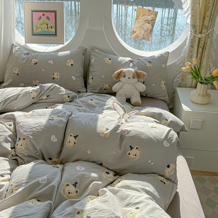 91家纺网 家纺一手货源 找家纺 韩巢家纺 2025新款奶呼呼云感双层纱印花四件套 奇妙小熊