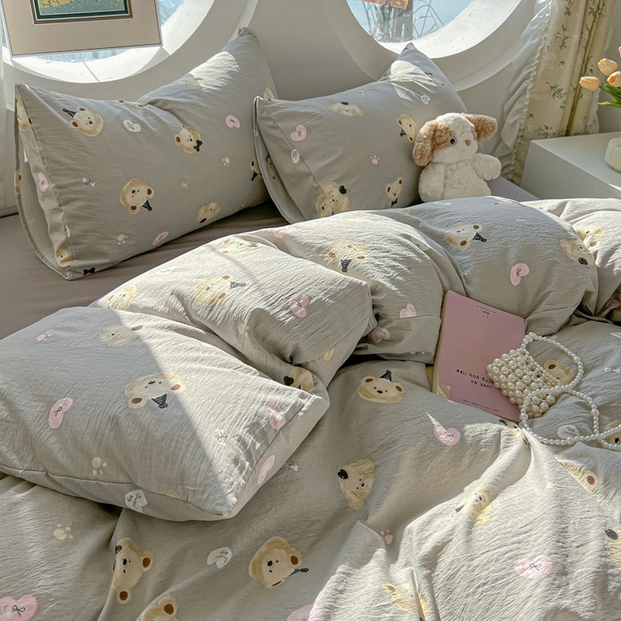 91家纺网 家纺一手货源 找家纺 韩巢家纺 2025新款奶呼呼云感双层纱印花四件套 奇妙小熊