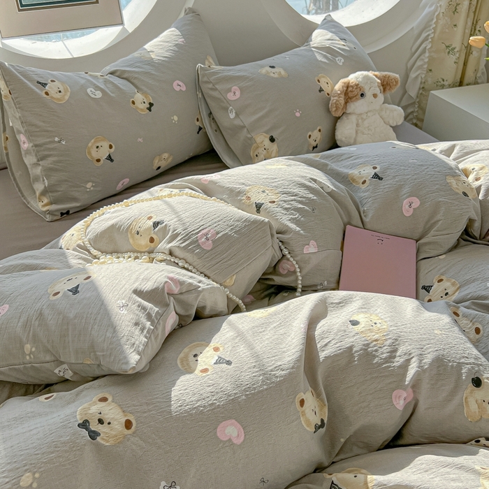 91家纺网 家纺一手货源 找家纺 韩巢家纺 2025新款奶呼呼云感双层纱印花四件套 奇妙小熊