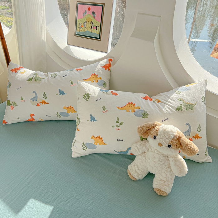 91家纺网 家纺一手货源 找家纺 韩巢家纺 2025新款奶呼呼云感双层纱印花四件套 树林小小龙