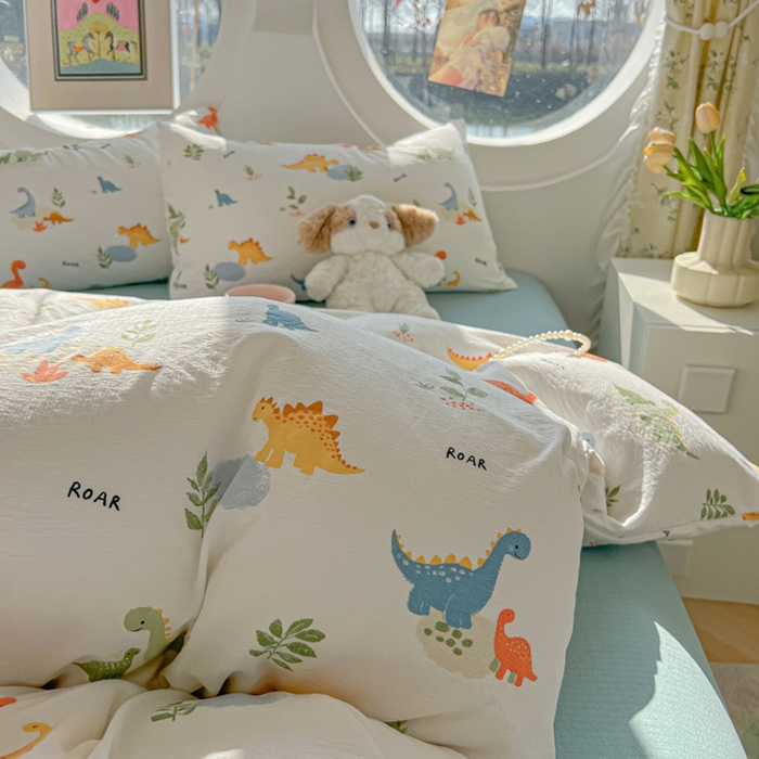 91家纺网 家纺一手货源 找家纺 韩巢家纺 2025新款奶呼呼云感双层纱印花四件套 树林小小龙