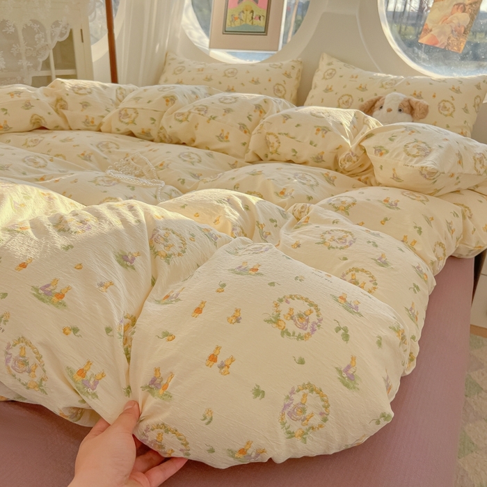 91家纺网 家纺一手货源 找家纺 韩巢家纺 2025新款奶呼呼云感双层纱印花四件套 兔子的欢喜