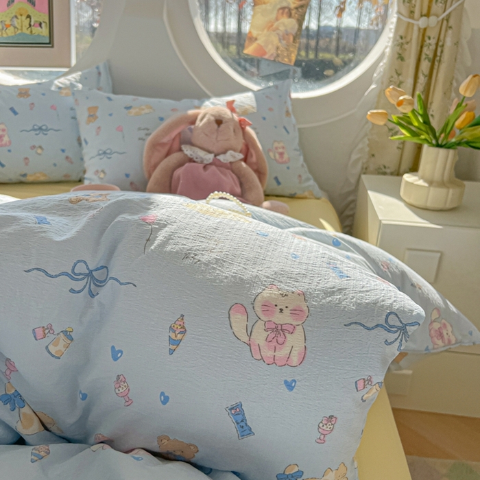 91家纺网 家纺一手货源 找家纺 韩巢家纺 2025新款奶呼呼云感双层纱印花四件套 小猫时光篮