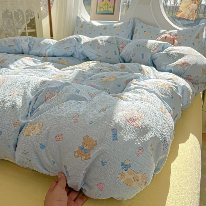 91家纺网 家纺一手货源 找家纺 韩巢家纺 2025新款奶呼呼云感双层纱印花四件套 小猫时光篮