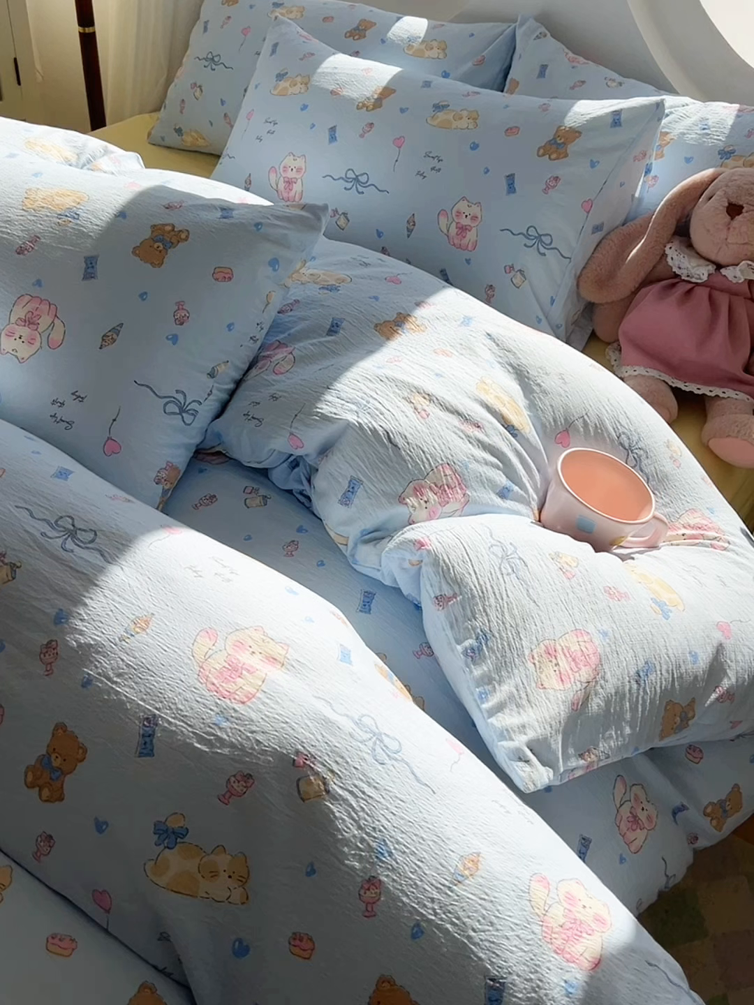 91家纺网 家纺一手货源 找家纺 韩巢家纺 2025新款奶呼呼云感双层纱印花四件套 小猫时光篮