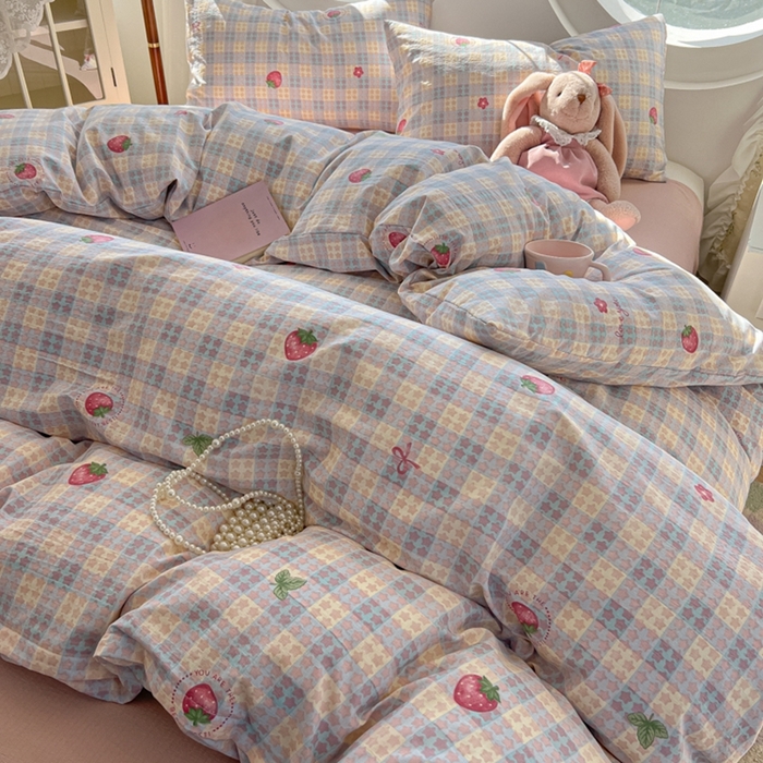 91家纺网 家纺一手货源 找家纺 韩巢家纺 2025新款奶呼呼云感双层纱印花四件套 有草莓的地方