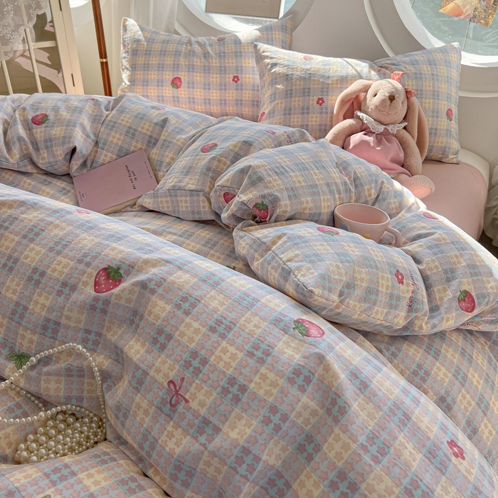 91家纺网 家纺一手货源 找家纺 韩巢家纺 2025新款奶呼呼云感双层纱印花四件套 有草莓的地方