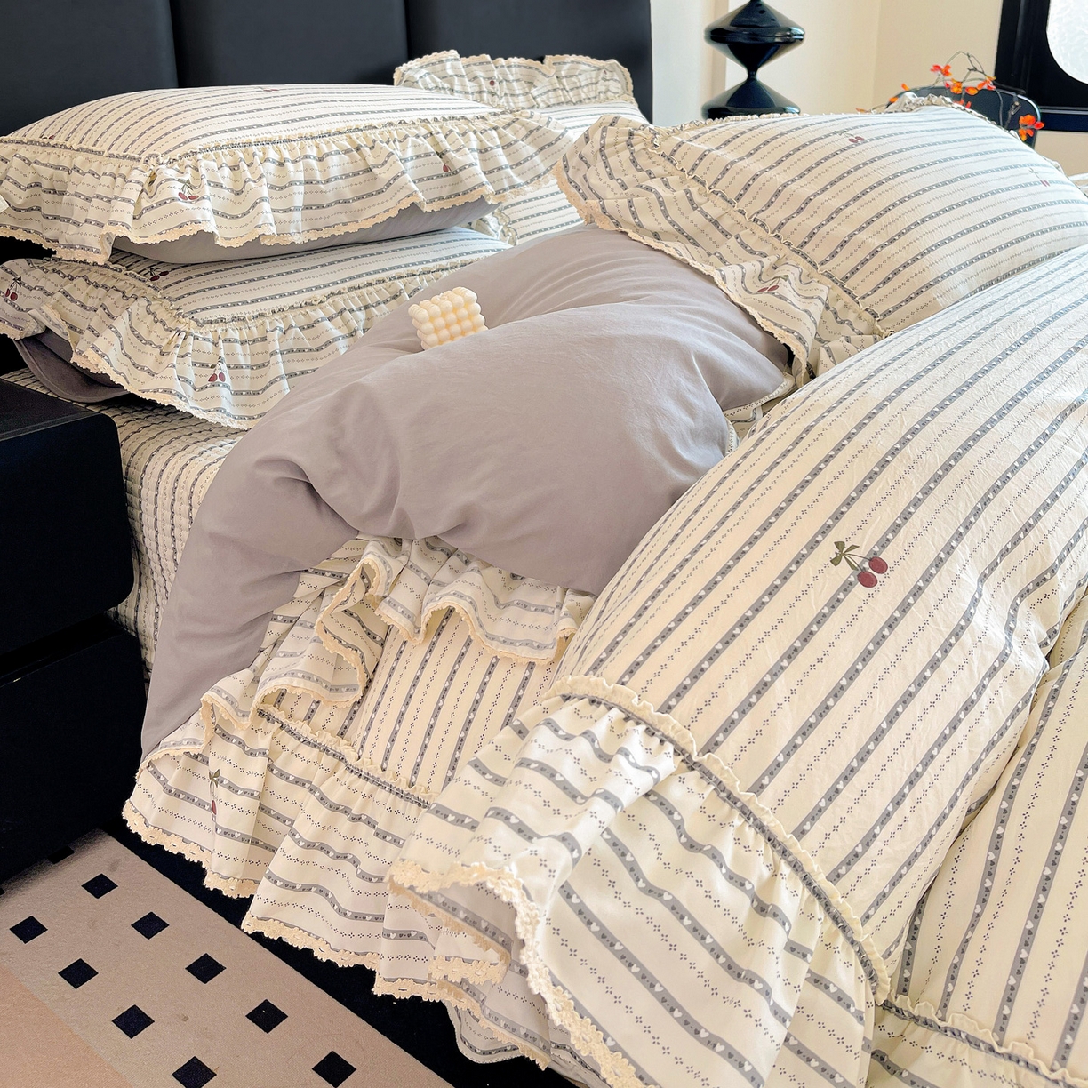 91家纺网 家纺一手货源 找家纺 富米莱单品馆 2026新款法式大花边A类古法仿棉云感纱单被套 大花边-爱心樱桃