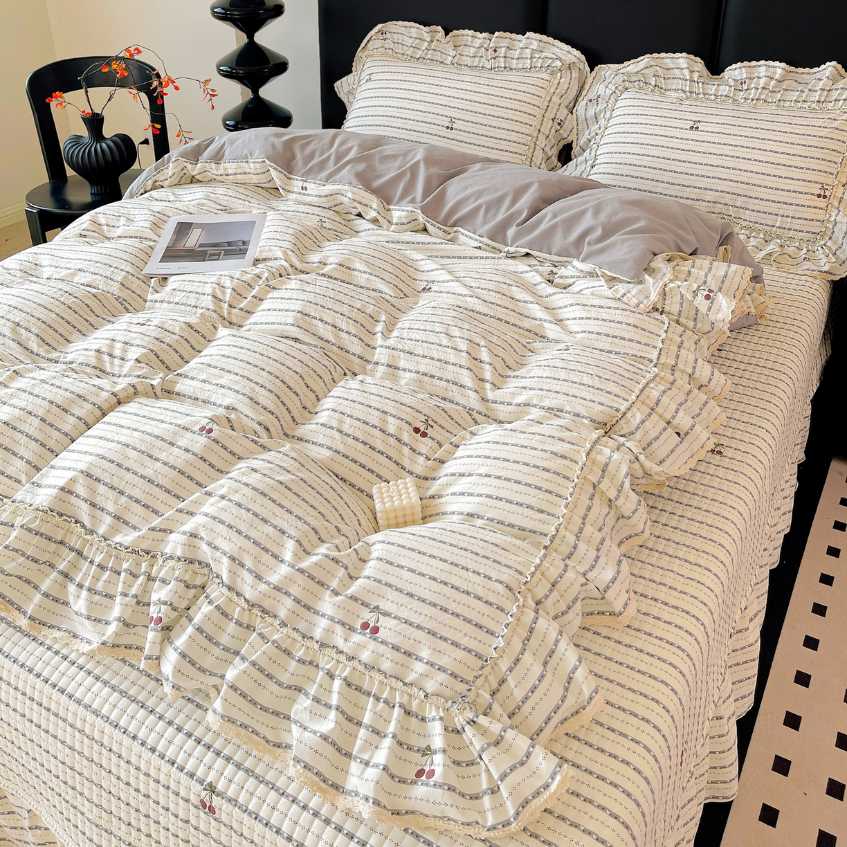 91家纺网 家纺一手货源 找家纺 富米莱单品馆 2026新款法式大花边A类古法仿棉云感纱单被套 大花边-爱心樱桃