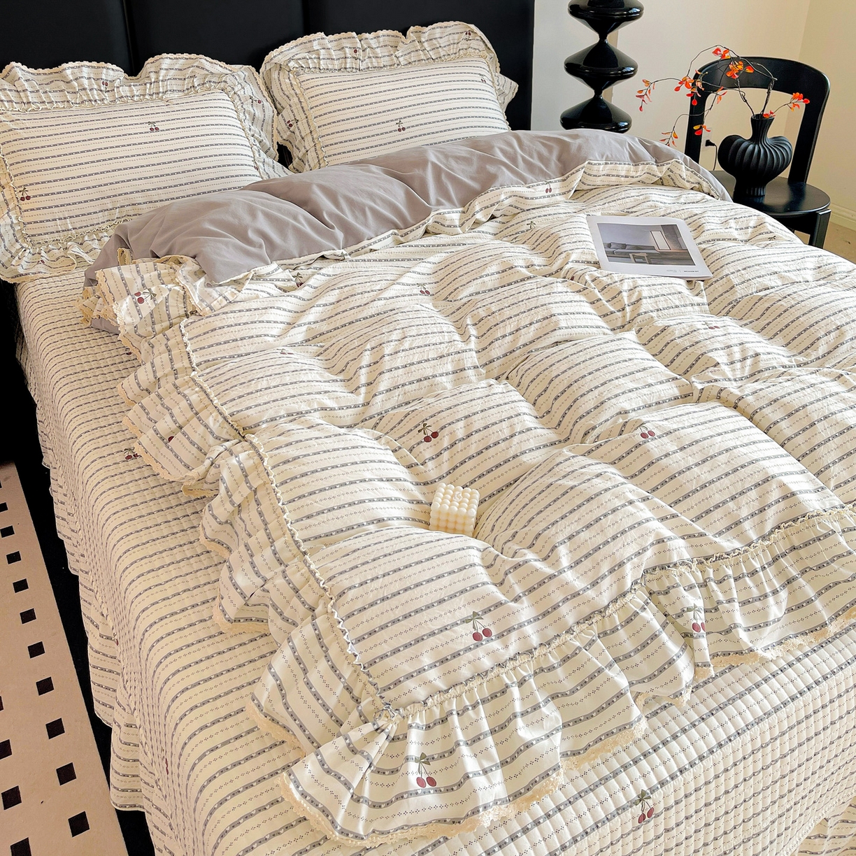 91家纺网 家纺一手货源 找家纺 富米莱单品馆 2026新款法式大花边A类古法仿棉云感纱单被套 大花边-爱心樱桃