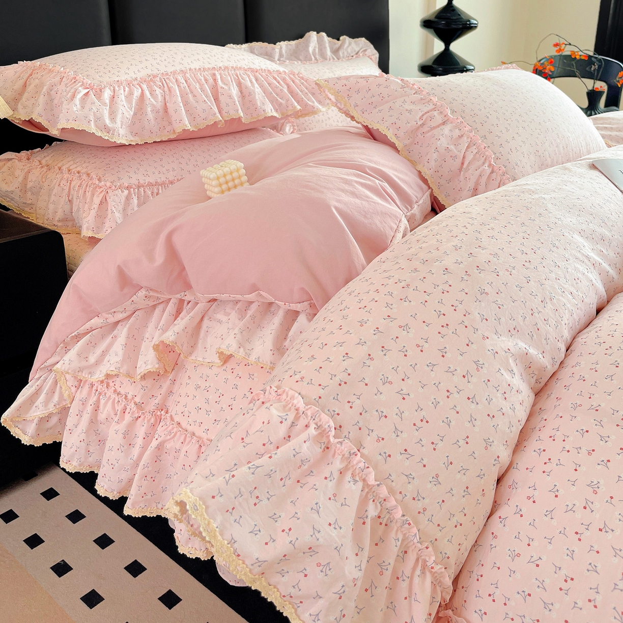 91家纺网 家纺一手货源 找家纺 富米莱单品馆 2026新款法式大花边A类古法仿棉云感纱单被套 大花边-粉花柔卧