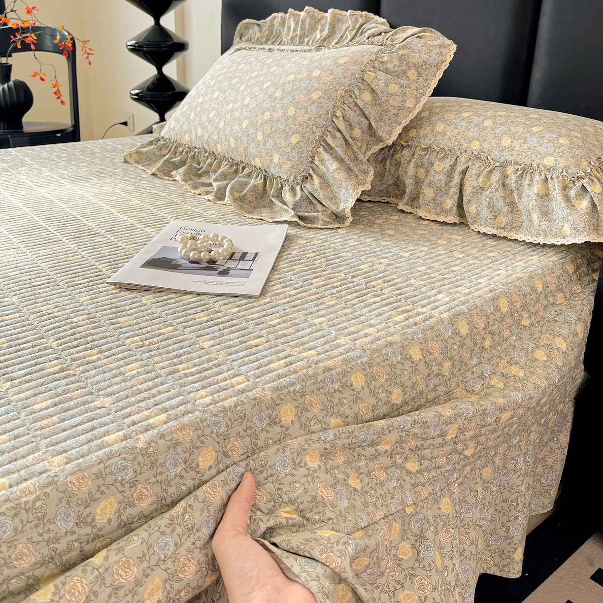 91家纺网 家纺一手货源 找家纺 富米莱单品馆 2026新款法式大花边A类古法仿棉云感纱单床盖 大花边-雾灰蔷薇