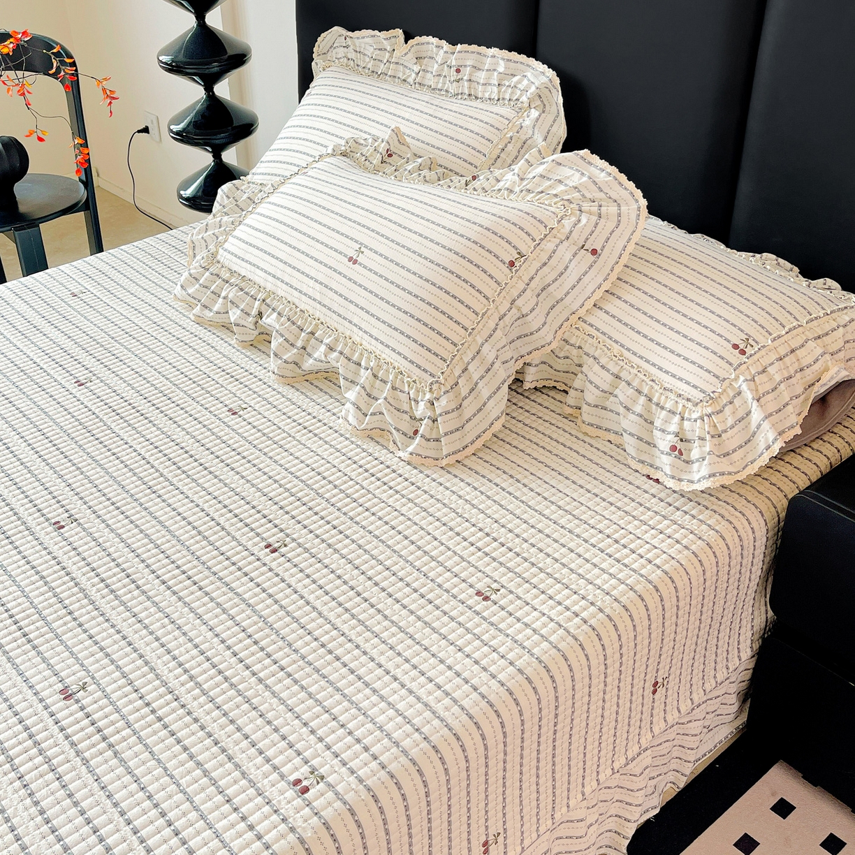 91家纺网 家纺一手货源 找家纺 富米莱单品馆 2026新款法式大花边A类古法仿棉云感纱单枕套 大花边-爱心樱桃