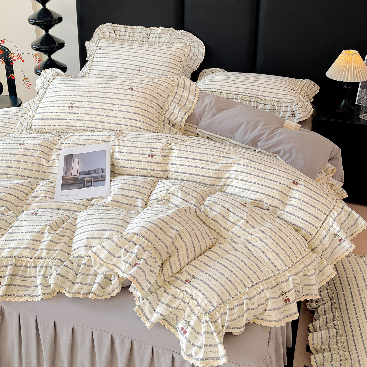 91家纺网 家纺一手货源 找家纺 富米莱单品馆 2026新款法式大花边A类古法仿棉云感纱单床裙 大花边-爱心樱桃