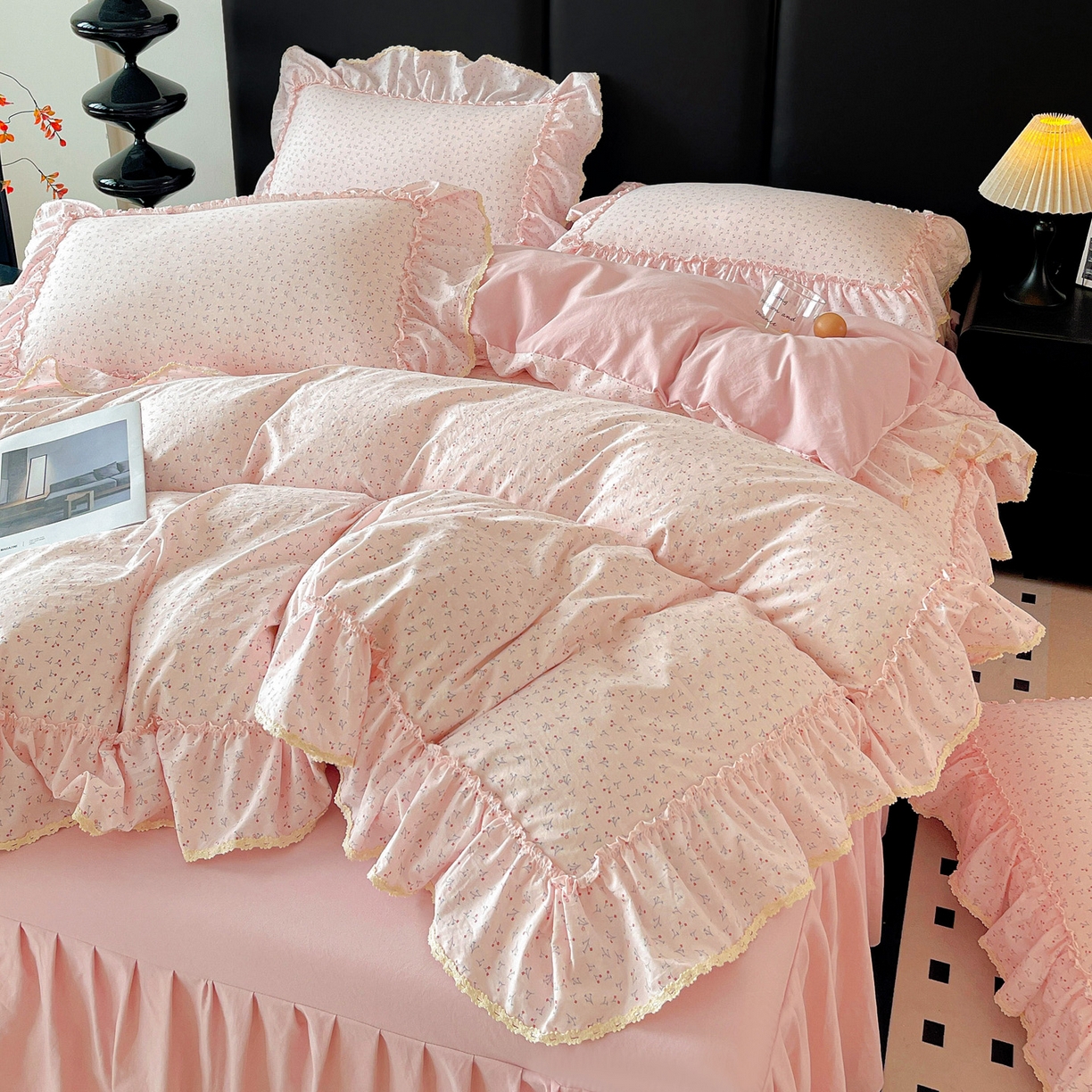 91家纺网 家纺一手货源 找家纺 富米莱单品馆 2026新款法式大花边A类古法仿棉云感纱单床裙 大花边-粉花柔卧