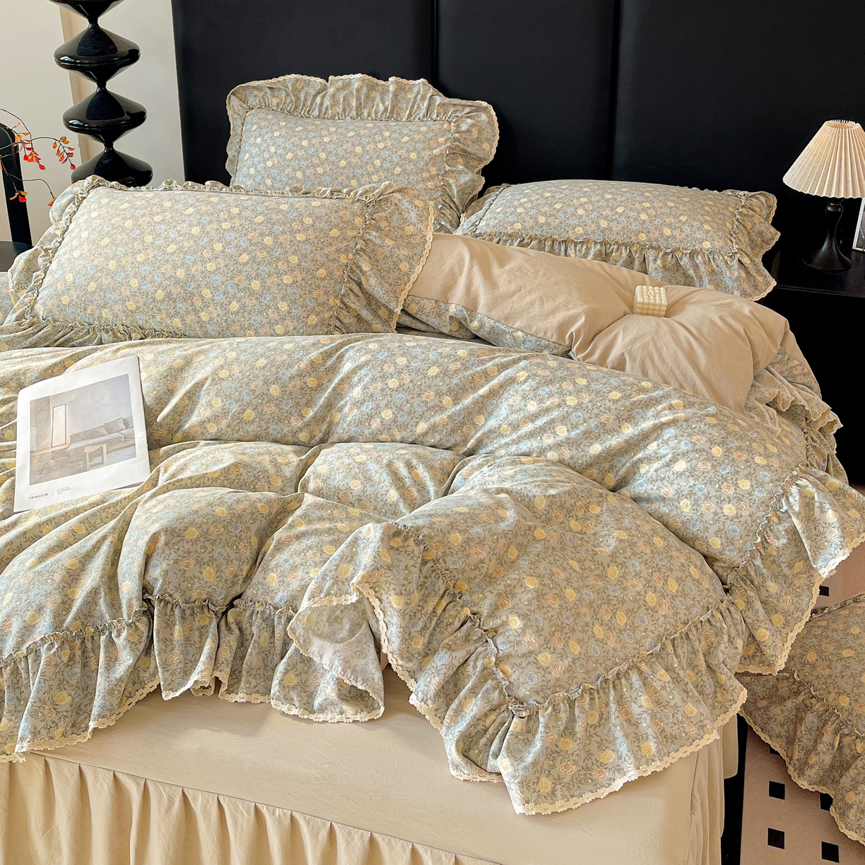 91家纺网 家纺一手货源 找家纺 富米莱单品馆 2026新款法式大花边A类古法仿棉云感纱单床裙 大花边-雾灰蔷薇