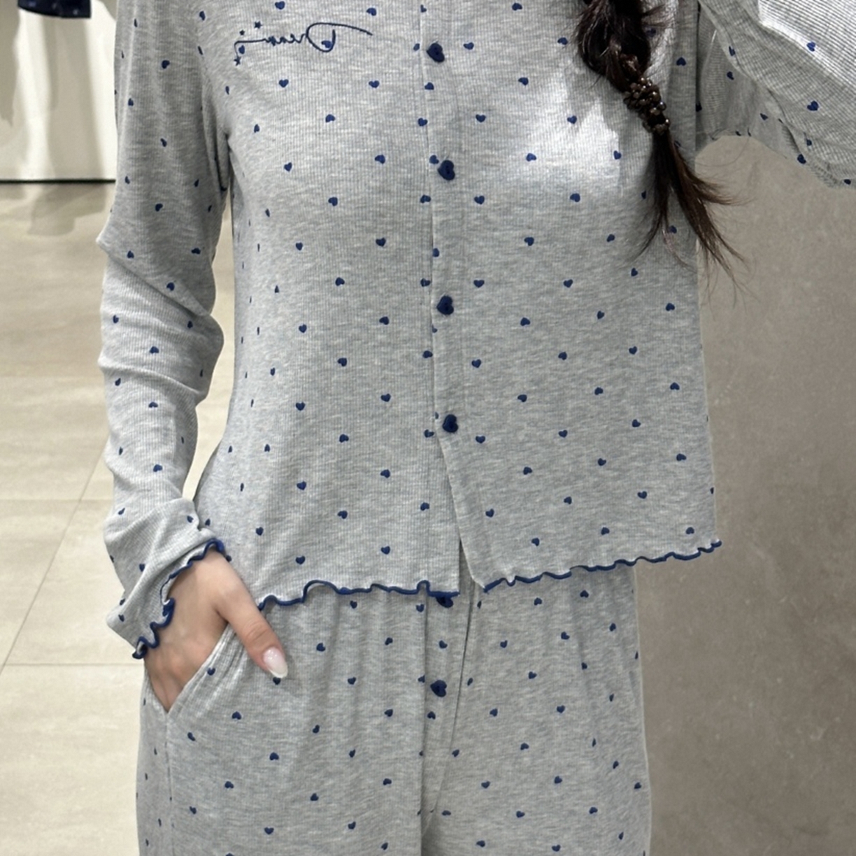 91家纺网 家纺一手货源 找家纺 （总）妍景家居生活馆 2025新款莫代尔民小爱心开衫套装