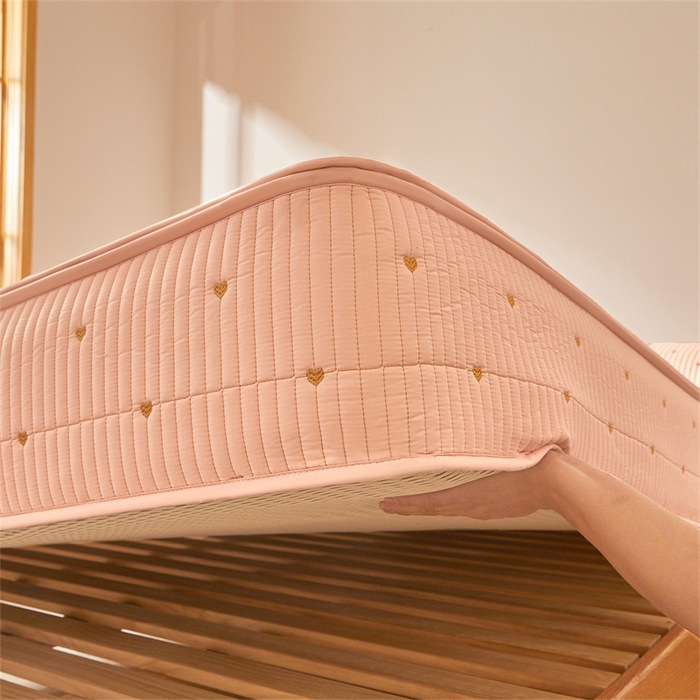 91家纺网 家纺一手货源 找家纺 伊人坊 2025新款A类水洗棉六面全包棉花夹棉床笠 爱心粉