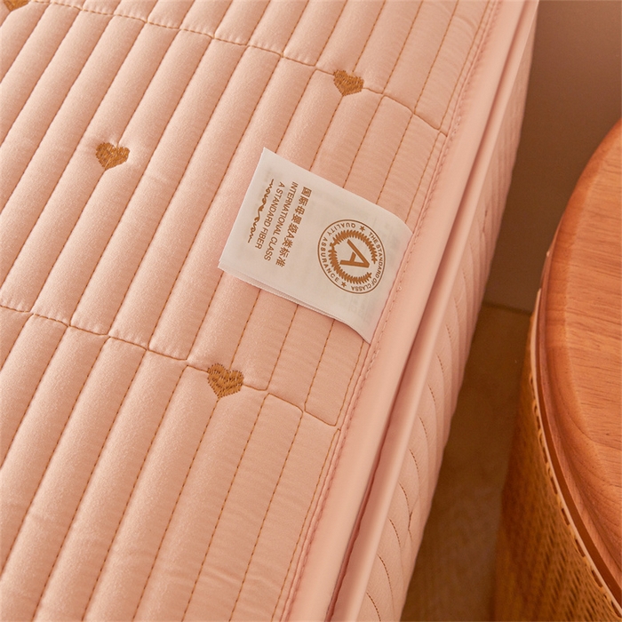 91家纺网 家纺一手货源 找家纺 伊人坊 2025新款A类水洗棉六面全包棉花夹棉床笠 爱心粉