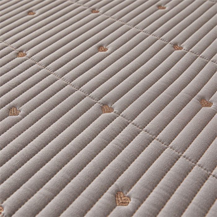 91家纺网 家纺一手货源 找家纺 伊人坊 2025新款A类水洗棉六面全包棉花夹棉床笠 爱心灰