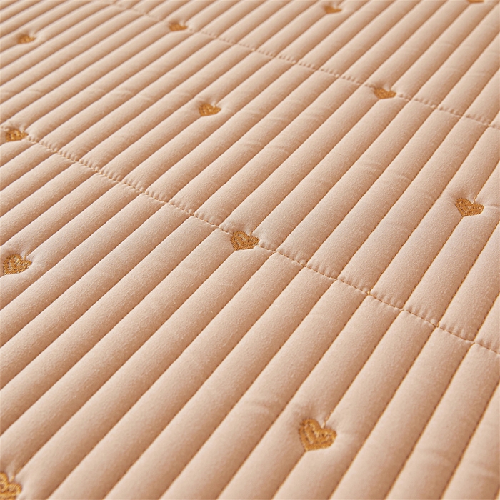 91家纺网 家纺一手货源 找家纺 伊人坊 2025新款A类水洗棉六面全包棉花夹棉床笠 爱心咖色