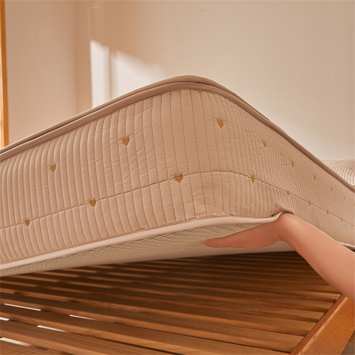 91家纺网 家纺一手货源 找家纺 伊人坊 2025新款A类水洗棉六面全包棉花夹棉床笠 爱心咖色