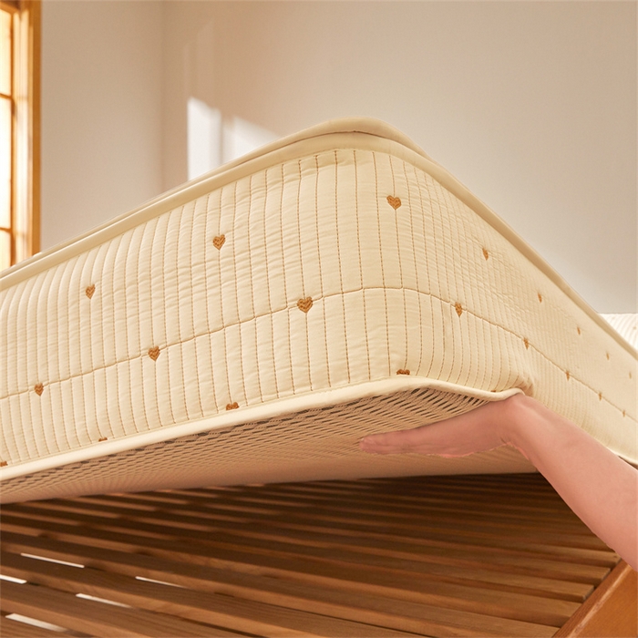 91家纺网 家纺一手货源 找家纺 伊人坊 2025新款A类水洗棉六面全包棉花夹棉床笠 爱心米白