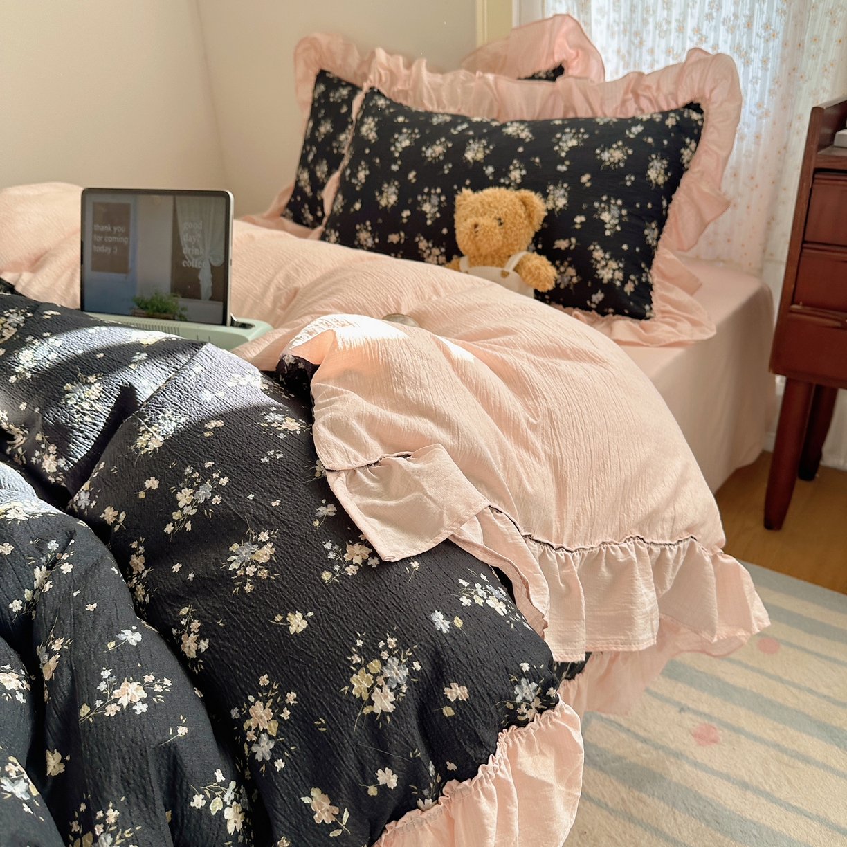 91家纺网 家纺一手货源 找家纺 美乐迪家纺 2026新款法式云感双层纱花边四件套 花仙子