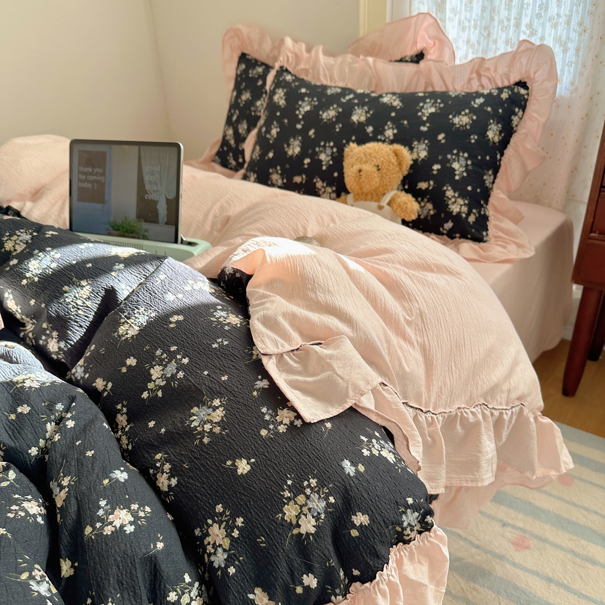 91家纺网 家纺一手货源 找家纺 美乐迪家纺 2026新款法式云感双层纱花边四件套 花仙子