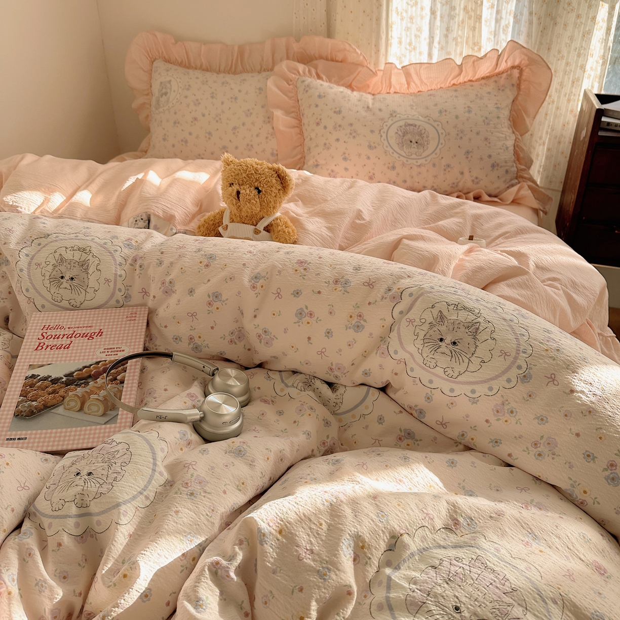 91家纺网 家纺一手货源 找家纺 美乐迪家纺 2026新款法式云感双层纱花边四件套 花园小猫