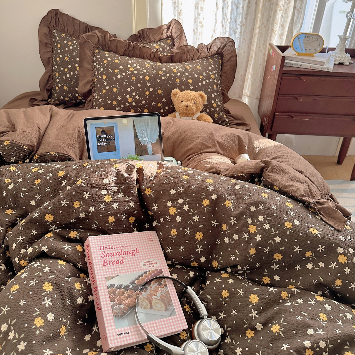 91家纺网 家纺一手货源 找家纺 美乐迪家纺 2026新款法式云感双层纱花边四件套 咖色小花