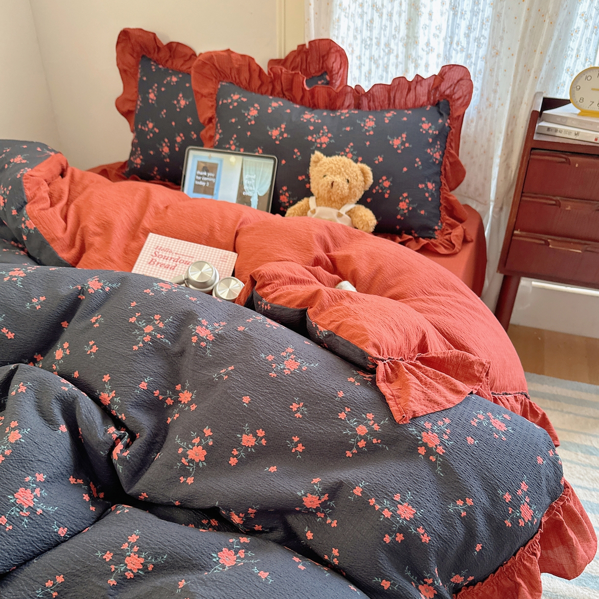 91家纺网 家纺一手货源 找家纺 美乐迪家纺 2026新款法式云感双层纱花边四件套 浪漫小花