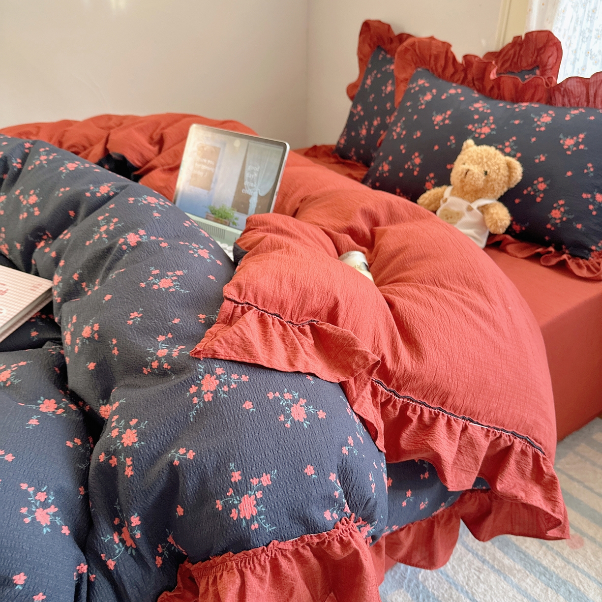 91家纺网 家纺一手货源 找家纺 美乐迪家纺 2026新款法式云感双层纱花边四件套 浪漫小花