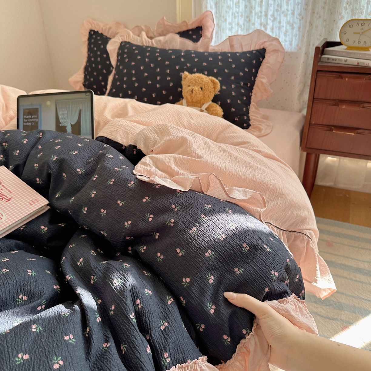 91家纺网 家纺一手货源 找家纺 美乐迪家纺 2026新款法式云感双层纱花边四件套 迷你小花