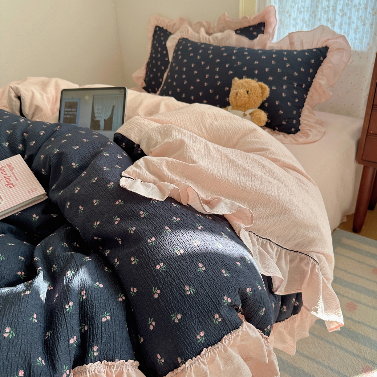 91家纺网 家纺一手货源 找家纺 美乐迪家纺 2026新款法式云感双层纱花边四件套 迷你小花