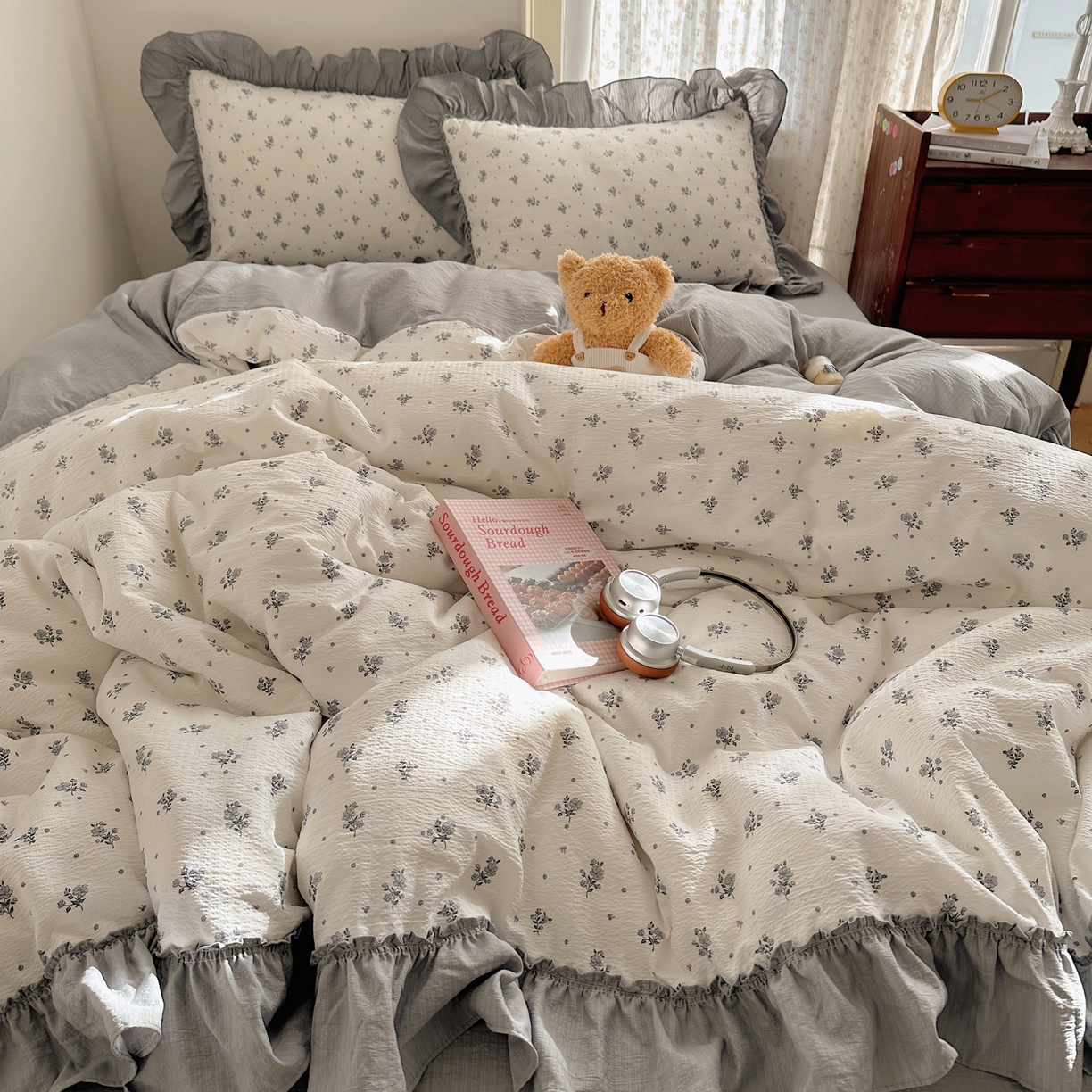 91家纺网 家纺一手货源 找家纺 美乐迪家纺 2026新款法式云感双层纱花边四件套 枝槿米白