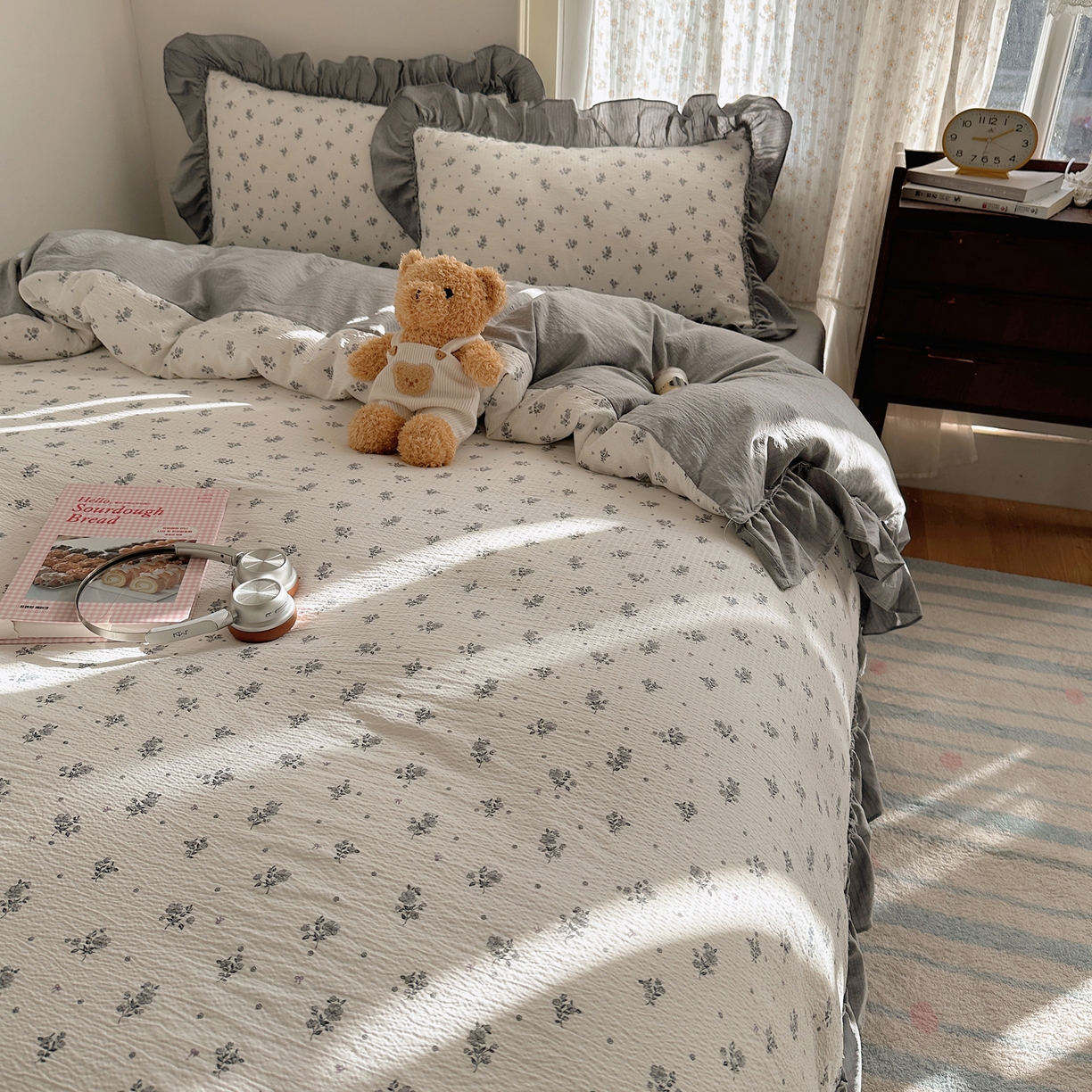 91家纺网 家纺一手货源 找家纺 美乐迪家纺 2026新款法式云感双层纱花边四件套 枝槿米白