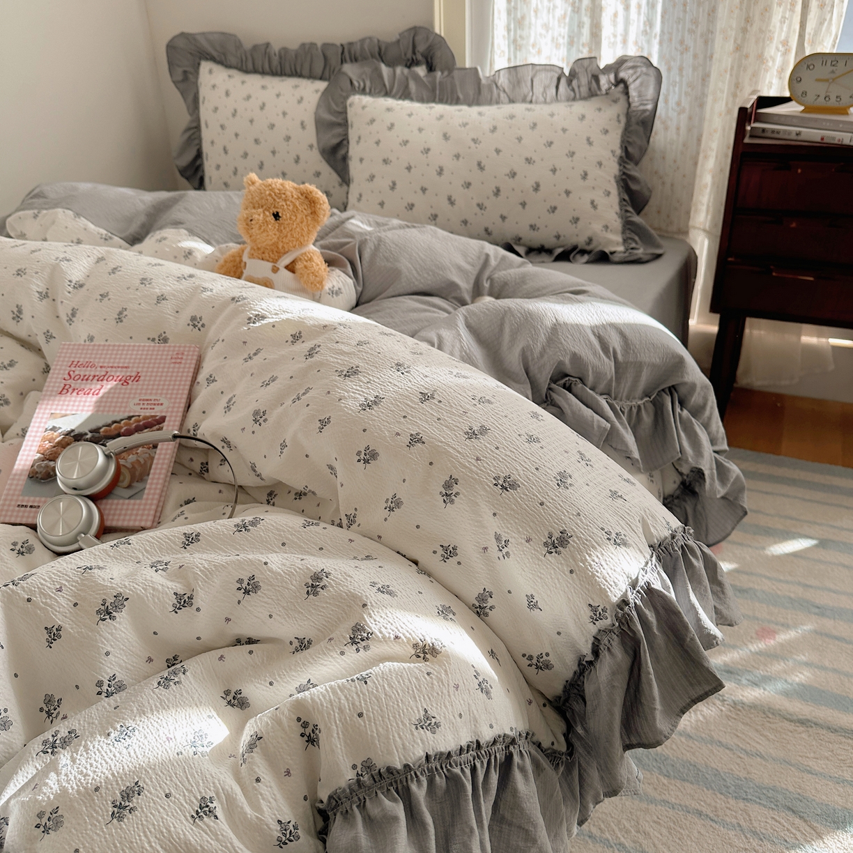 91家纺网 家纺一手货源 找家纺 美乐迪家纺 2026新款法式云感双层纱花边四件套 枝槿米白