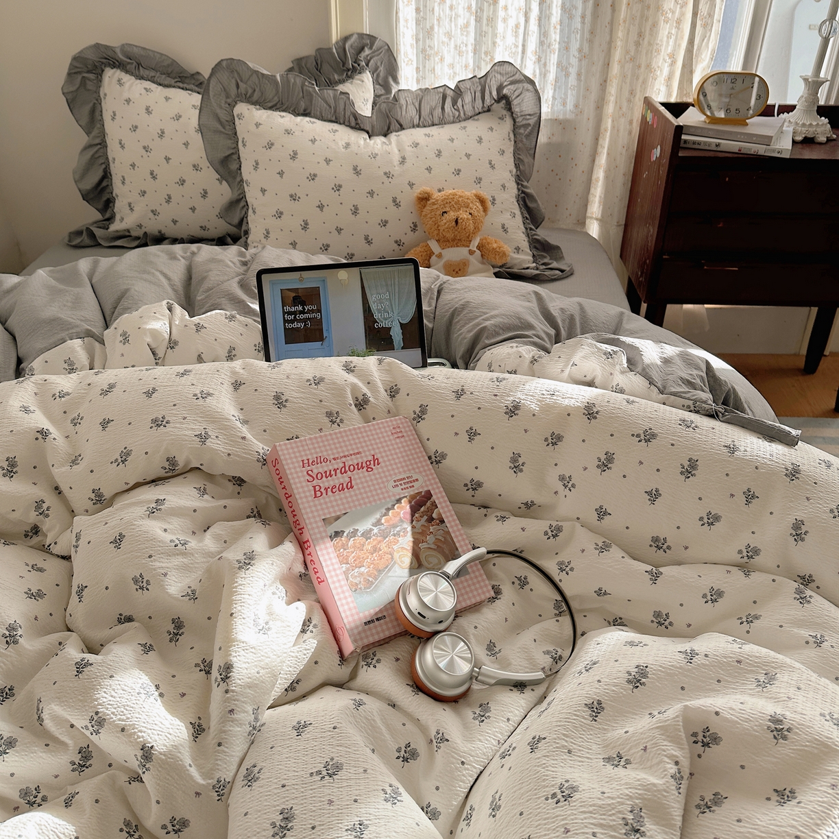 91家纺网 家纺一手货源 找家纺 美乐迪家纺 2026新款法式云感双层纱花边四件套 枝槿米白