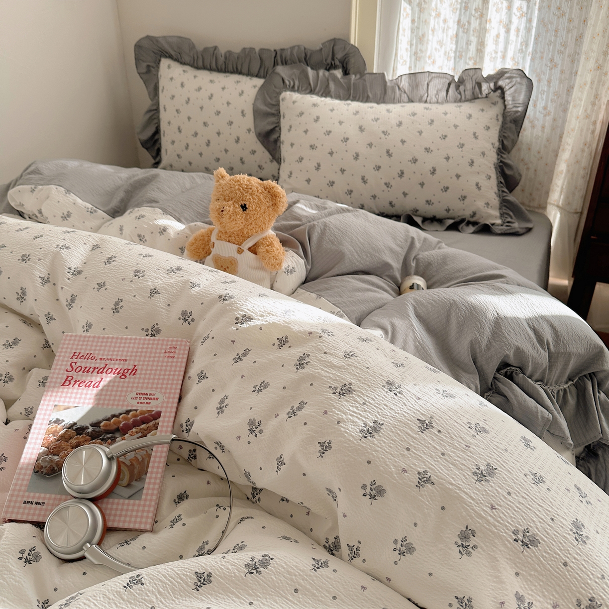 91家纺网 家纺一手货源 找家纺 美乐迪家纺 2026新款法式云感双层纱花边四件套 枝槿米白