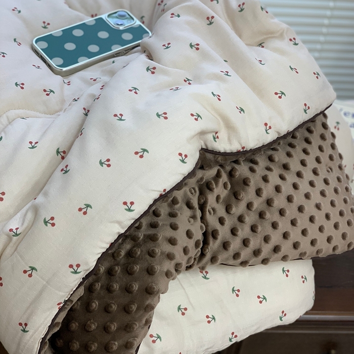 91家纺网 家纺一手货源 找家纺 源启生活 2025新款豆豆被 车厘子