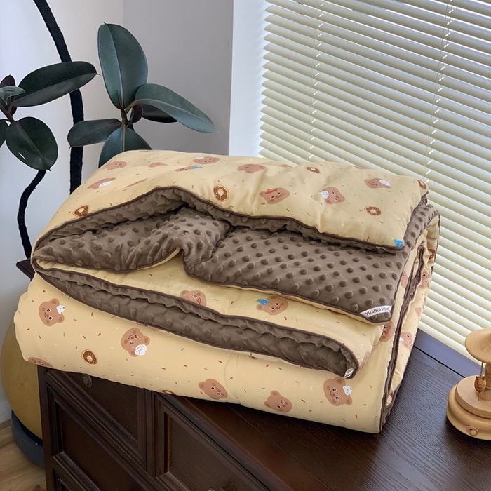 91家纺网 家纺一手货源 找家纺 源启生活 2025新款豆豆被 曲奇小熊