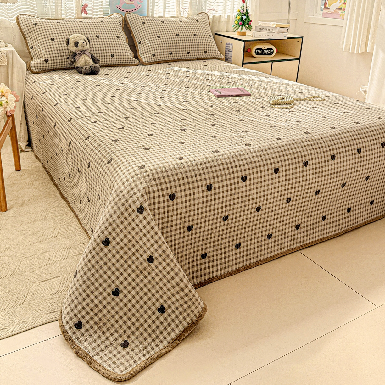 91家纺网 家纺一手货源 找家纺 恒尚居 2025新款双层纱牛奶绒床盖双面两用夹棉床单床垫-秋冬款 四季通用 焦糖爱心【A双层纱-B牛奶绒】