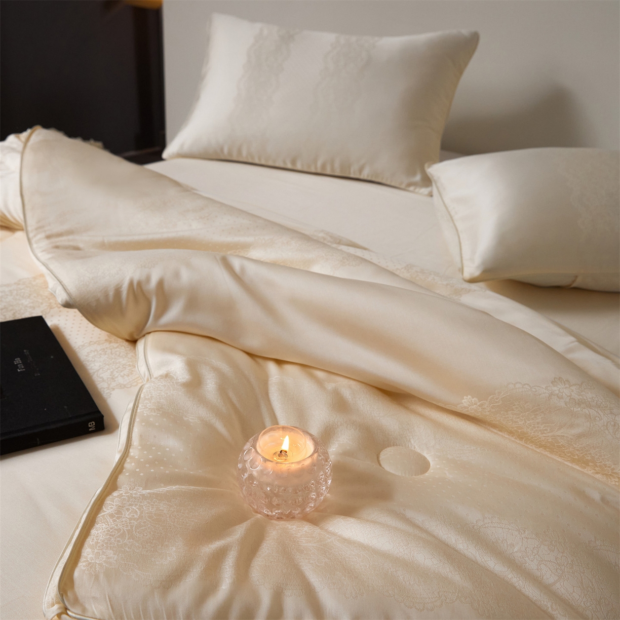 91家纺网 家纺一手货源 找家纺 头等舱 2025新款天棉缎大提花55莱赛尔大豆7A抗菌秋冬被(空境图） 慕斯