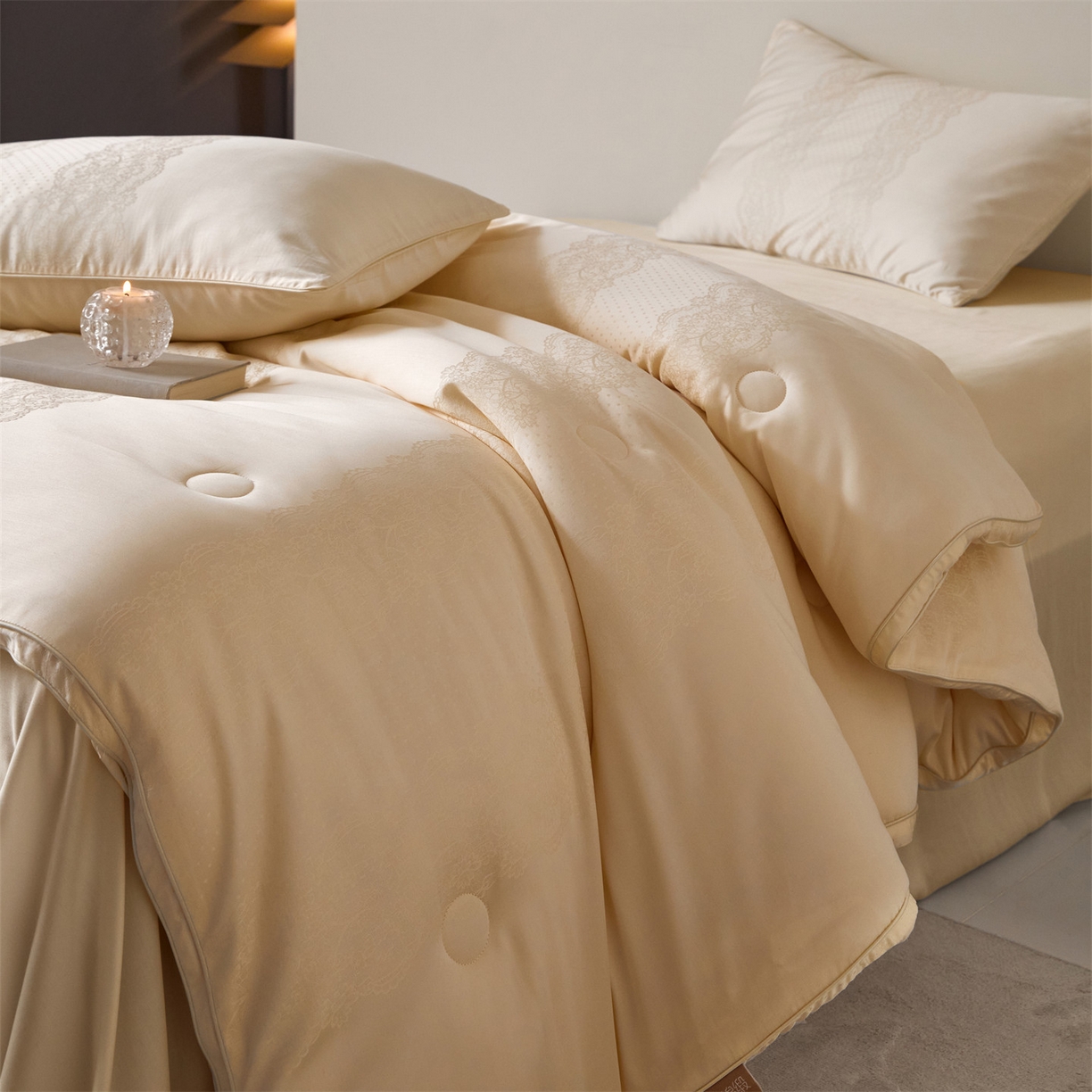 91家纺网 家纺一手货源 找家纺 头等舱 2025新款天棉缎大提花55莱赛尔大豆7A抗菌秋冬被(空境图） 慕斯