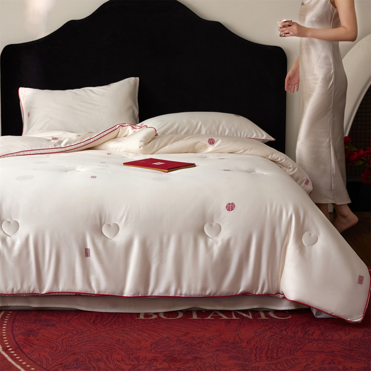 91家纺网 家纺一手货源 找家纺 （总）头等舱 2025新款天棉缎剪花婚庆大提花55莱赛尔大豆7A抗菌秋冬被（模特图）