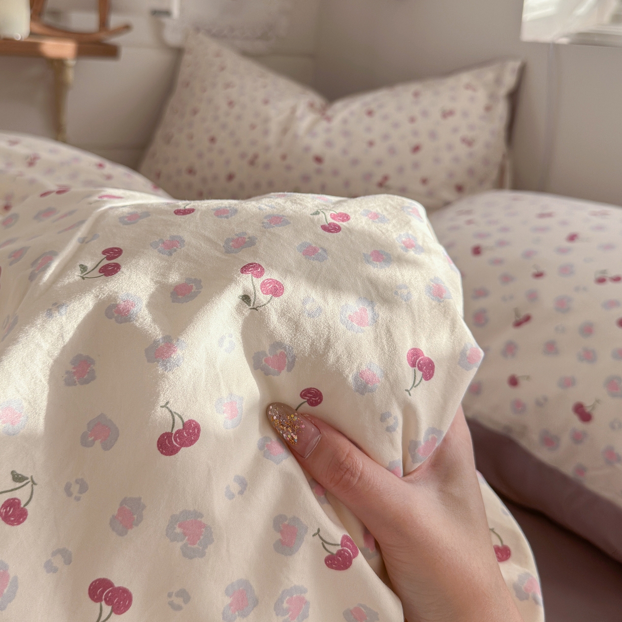 91家纺网 家纺一手货源 找家纺 金梦拉家纺 2026新款春夏古法水洗仿棉砂洗云小棉小布袋四件套 点点樱桃