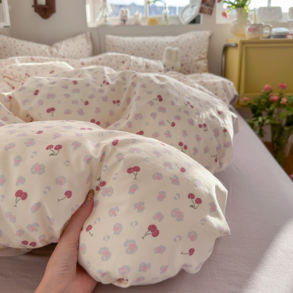 91家纺网 家纺一手货源 找家纺 金梦拉家纺 2026新款春夏古法水洗仿棉砂洗云小棉小布袋四件套 点点樱桃